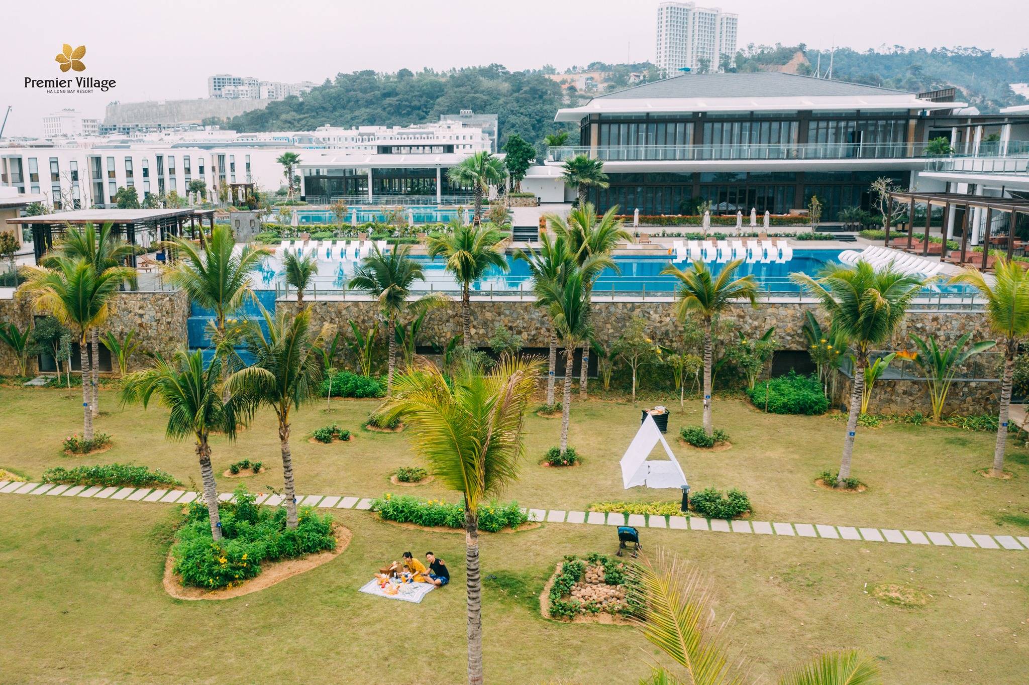 Không gian ngoài trời tại Premier Village Ha Long Bay Resort